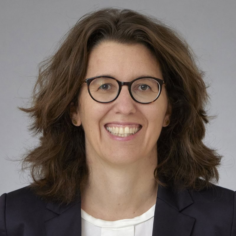 Portrait von Dr. Astrid Proksch, Geschäftsführerin des Hertie-Instituts für klinische Hirnforschung (HIH) in Tübingen sowie die Vorsitzende des Vorstands der Stiftung für Hirnforschung am HIH