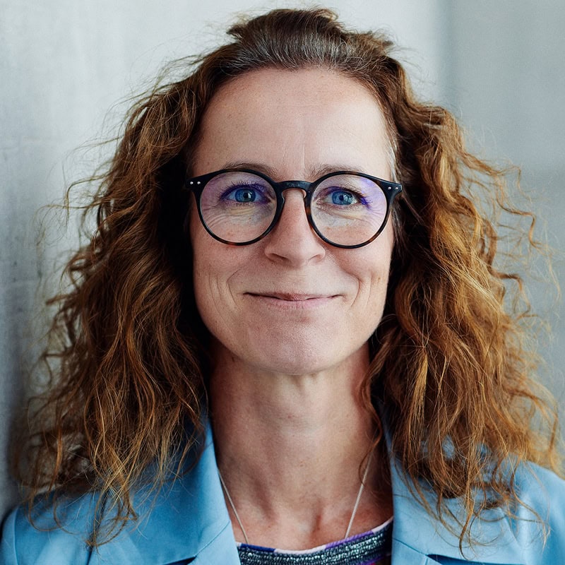 Portrait von Dr. Stefanie Hennig, Mitglied des Vorstands der Stiftung für Hirnforschung am HIH und Leiterin des Fundraisings der Gemeinnützigen Hertie-Stiftung